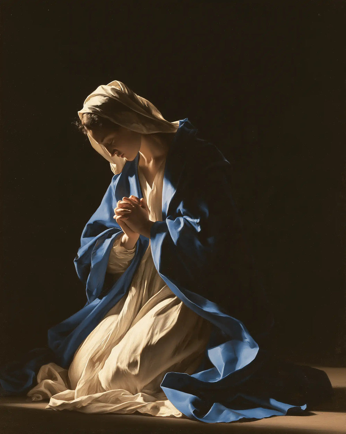 La Vierge en prière — La Courbe bleue du manteau