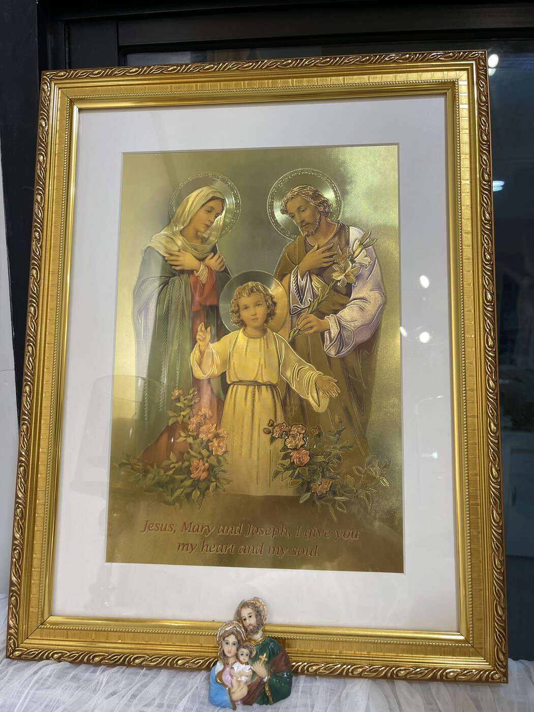 La Sainte Famille dans un encadrement doré